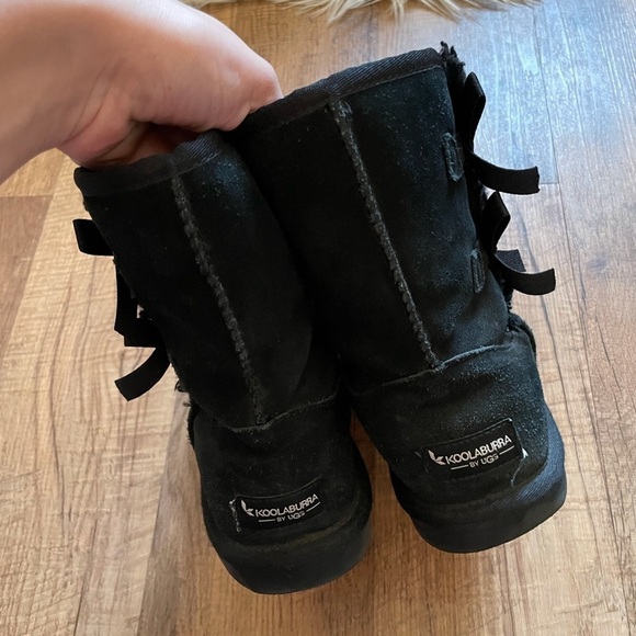 Koolaburra by Ugg | Black Victoria Short Furr Boot - Picture 6 of 7